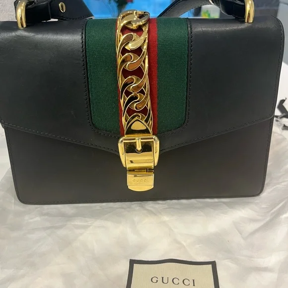 Gucci bag for sale good condition